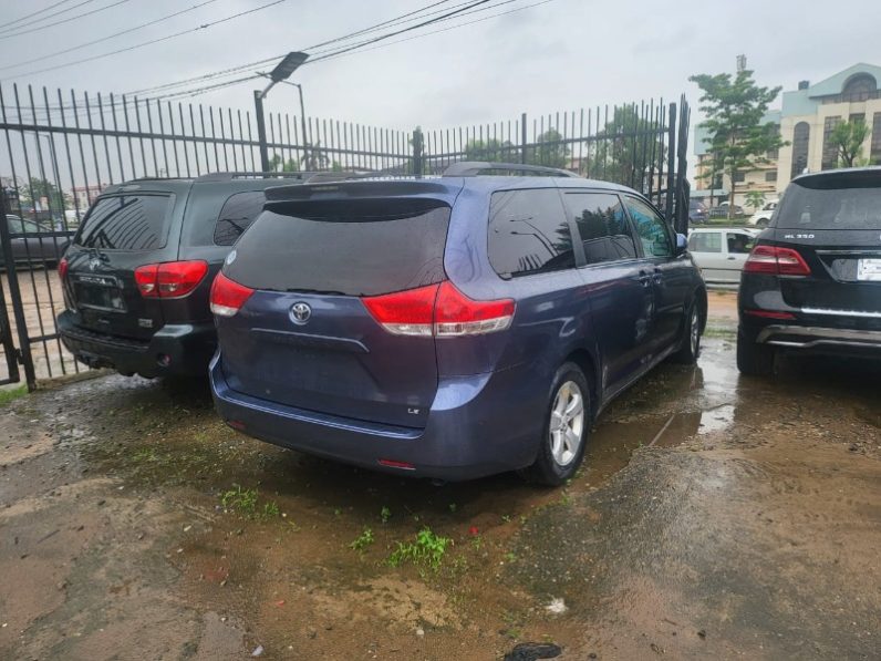 Foreign Used 2013 Toyota Sienna