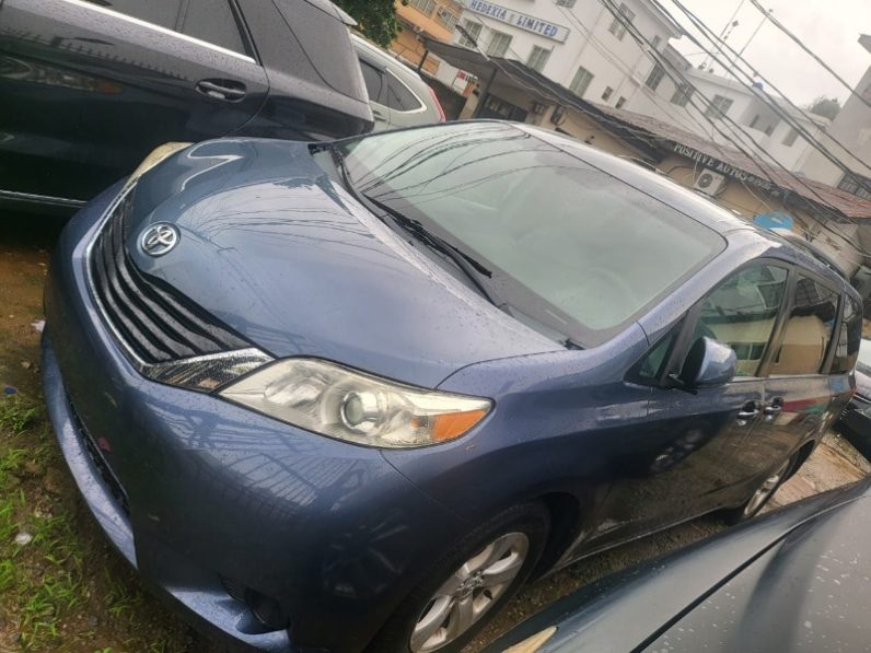 Foreign Used 2013 Toyota Sienna