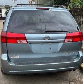 Foreign Used 2005 Toyota Sienna