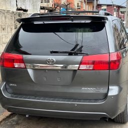 Foreign Used 2005 Toyota Sienna