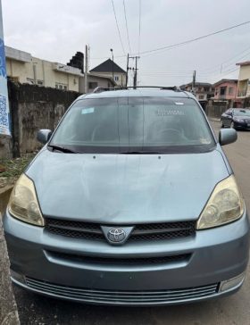 Foreign Used 2005 Toyota Sienna