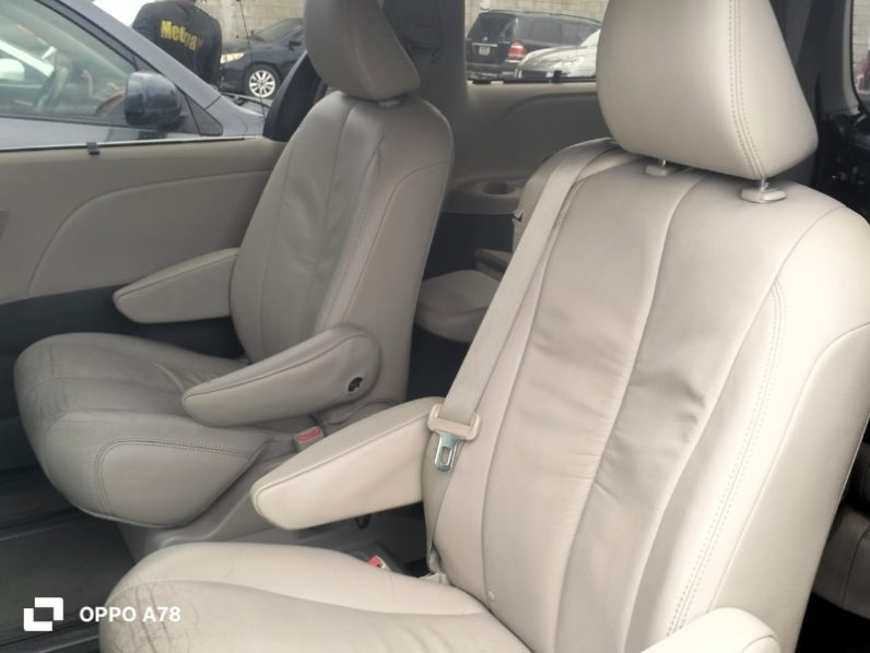 Foreign Used 2012 Toyota Sienna