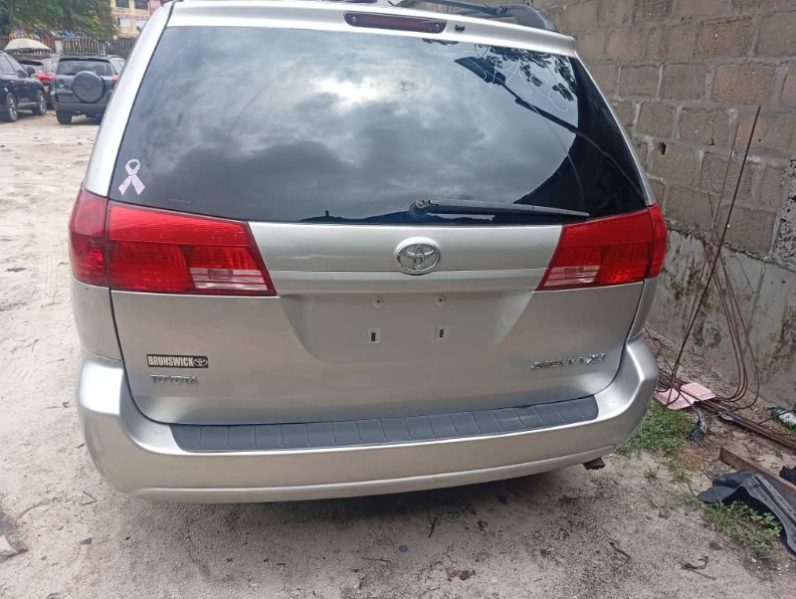 Foreign Used 2004 Toyota Sienna