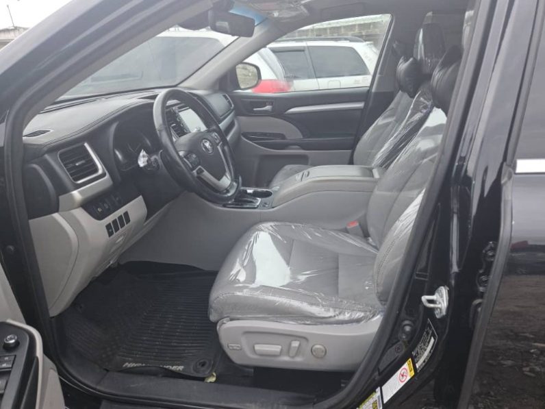 Foreign Used 2017 Toyota Highlander