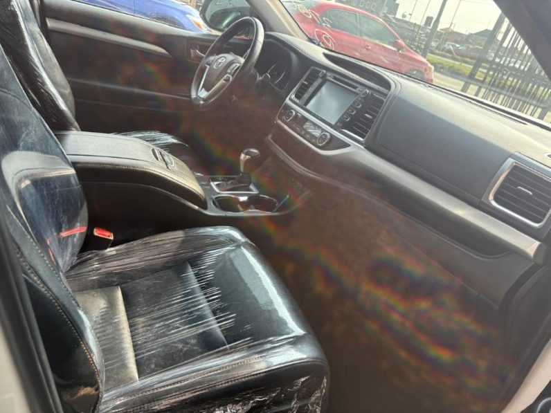 Foreign Used 2019` Toyota Highlander