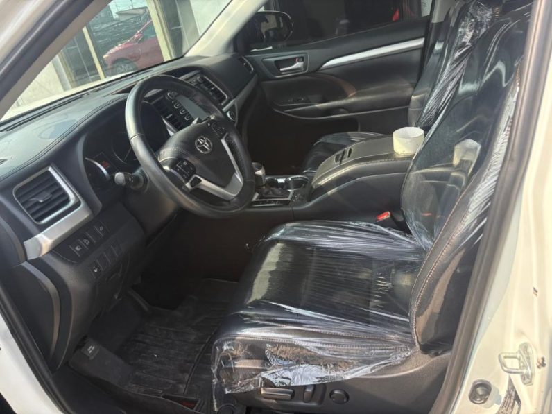 Foreign Used 2019` Toyota Highlander