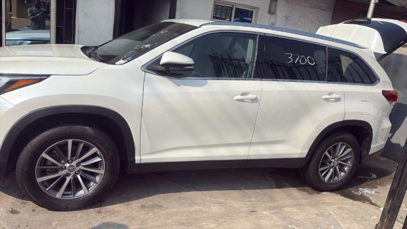 Foreign Used 2019` Toyota Highlander