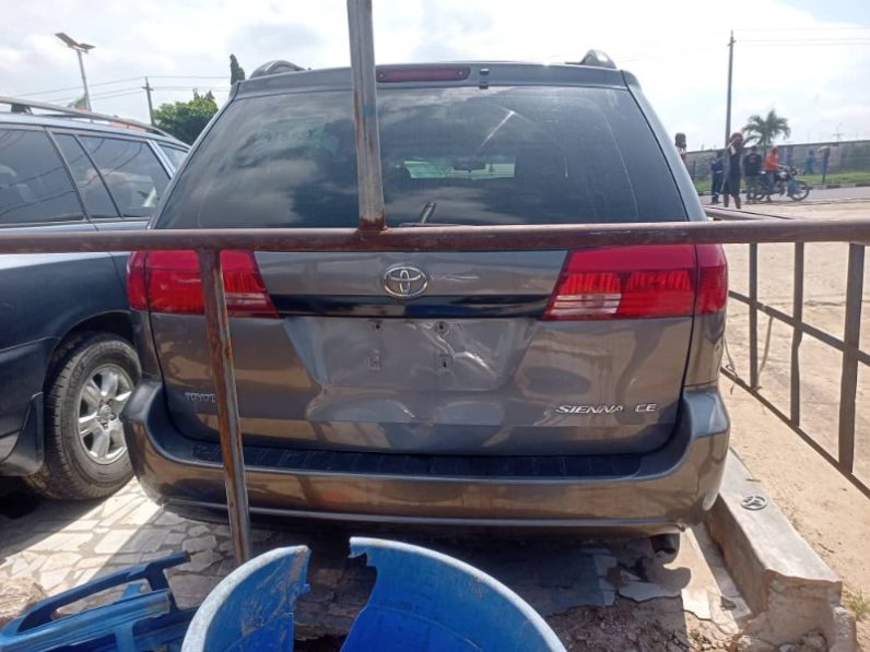 Foreign Used 2005 Toyota Sienna