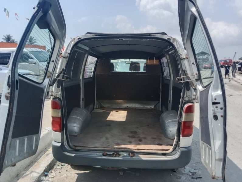 Foreign Used 2006 Toyota Hiace