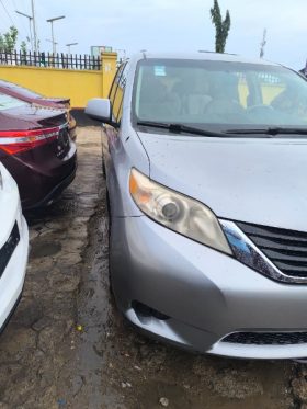 Foreign Used 2011 Toyota Sienna